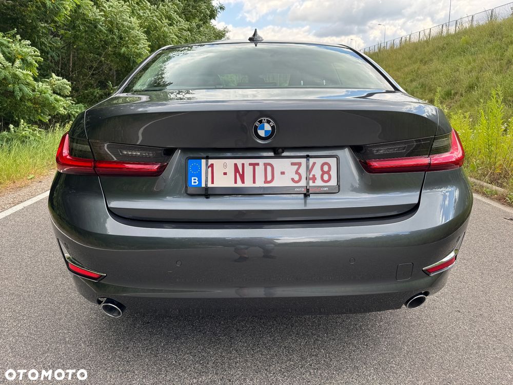 BMW Seria 3 318d Sport Line - 11