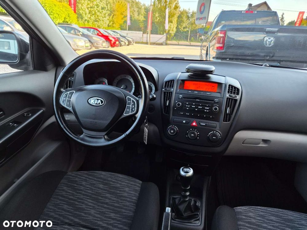 Kia Ceed - 8