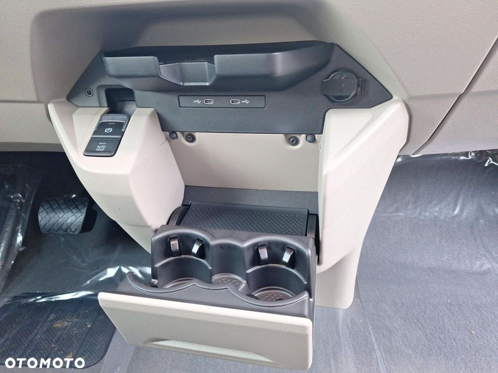 Volkswagen Multivan - 23