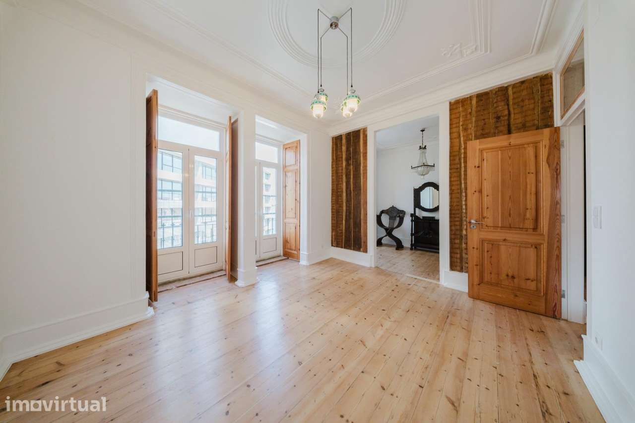 Apartamento T3 renovado junto à Avenida da Liberdade - Grande imagem: 2/34