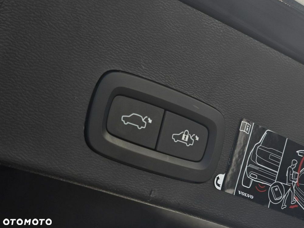 Volvo XC 40 T3 Geartronic Momentum Pro - 13