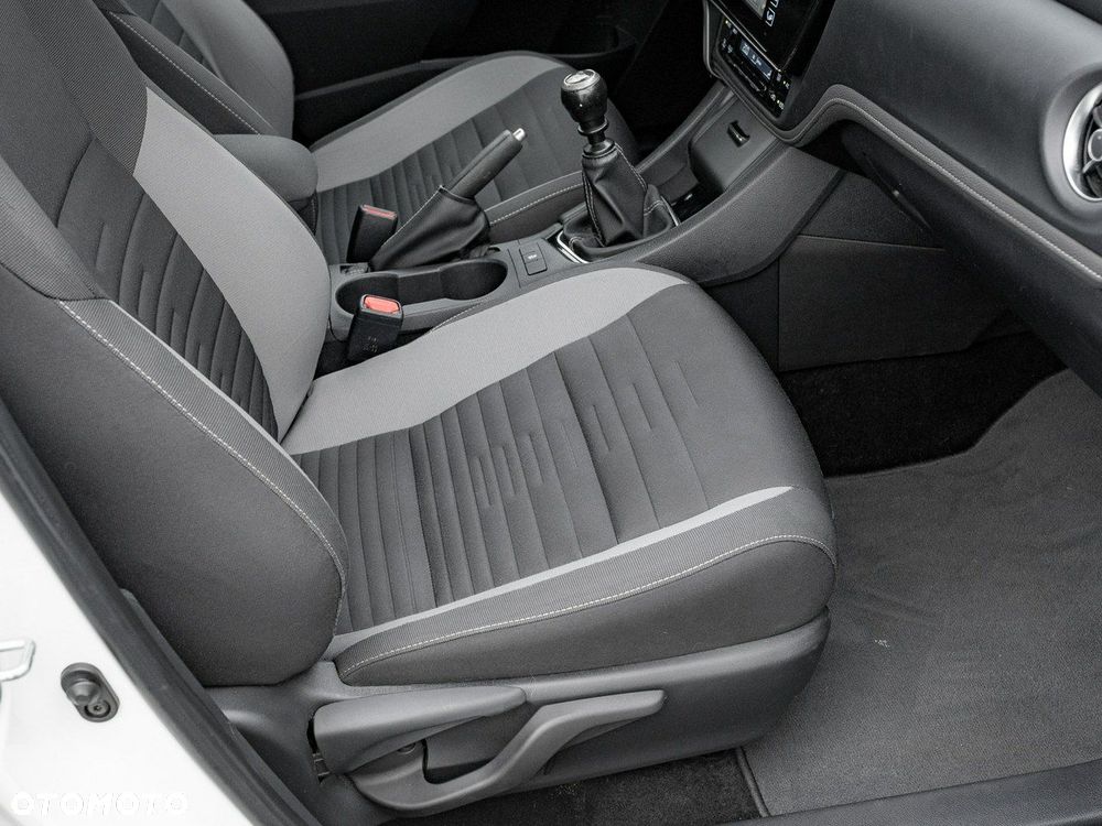 Toyota Auris 1.6 Premium - 33