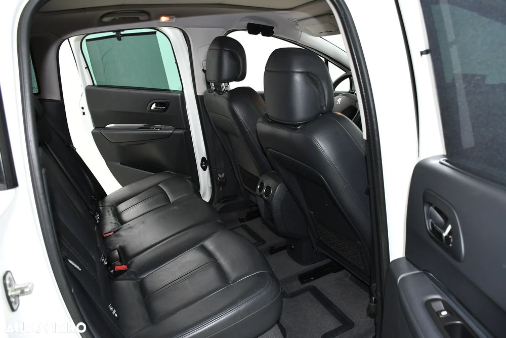 Peugeot 3008 HYbrid4 - 9