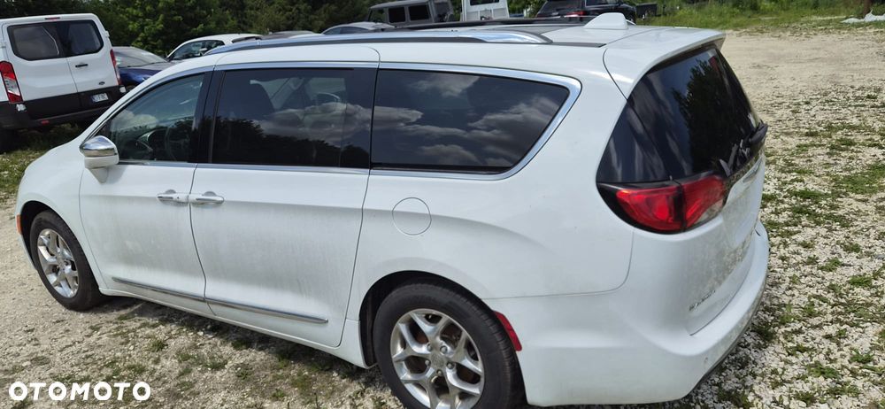 Chrysler Pacifica - 33