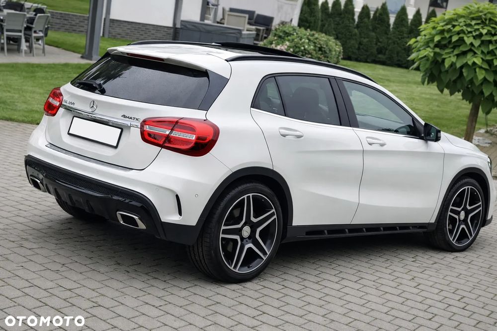 Mercedes-Benz GLA 250 4-Matic AMG Line - 12