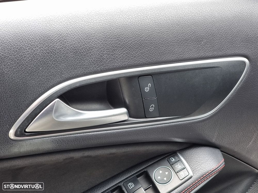 Mercedes-Benz GLA 220 CDI AMG Line 4-Matic - 24