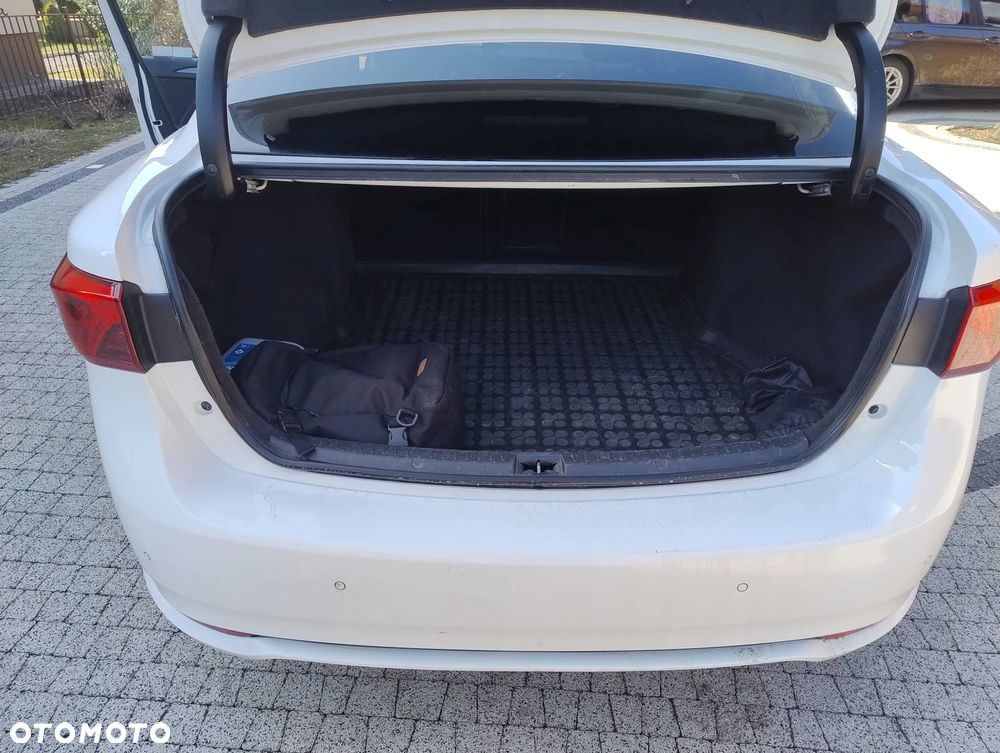 Toyota Avensis 2.0 D-4D Premium - 7