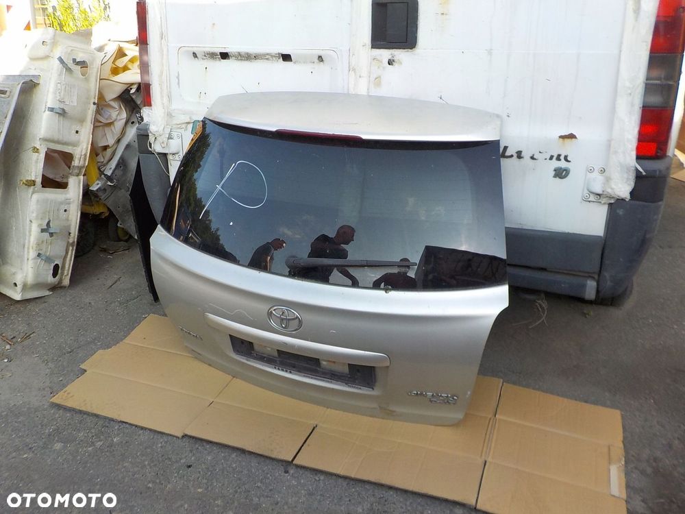 klapa tył tylna szyba toyota avensis T25 kombi 2009r - 1