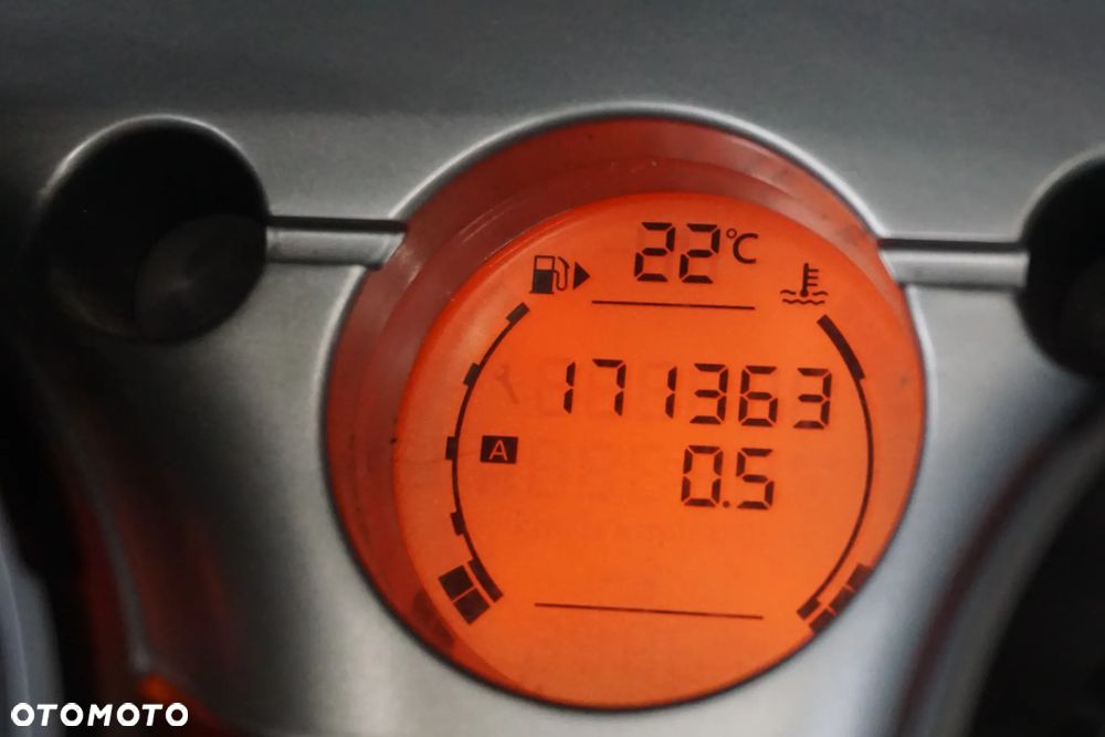 Nissan Qashqai 2.0 dCi DPF tekna - 26