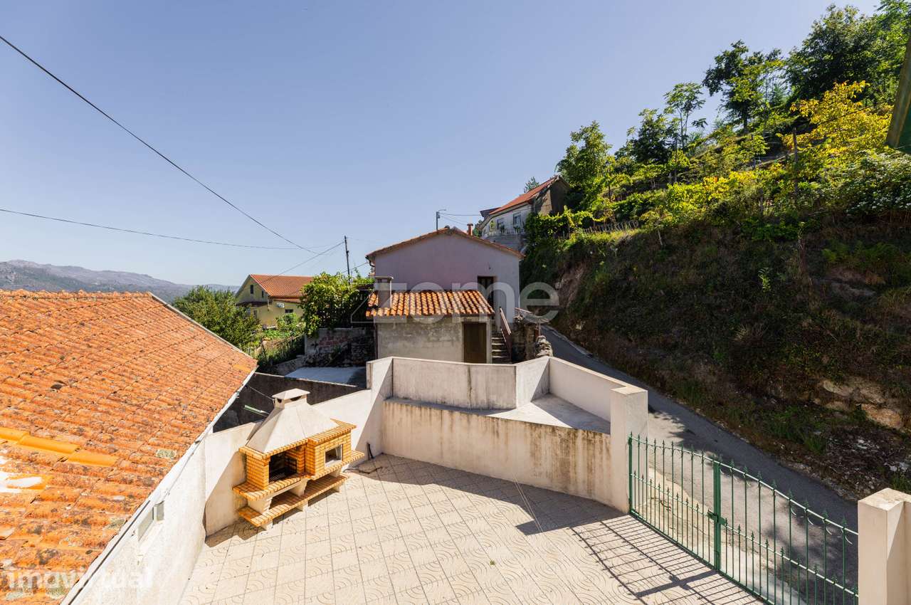 Moradia T4 com Logradouro em Alamela, Salamonde