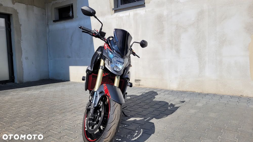 Suzuki GSR - 8
