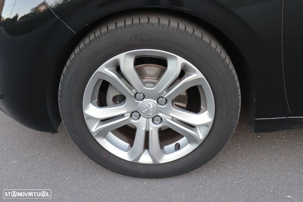 Peugeot 208 1.2 VTi Allure - 15