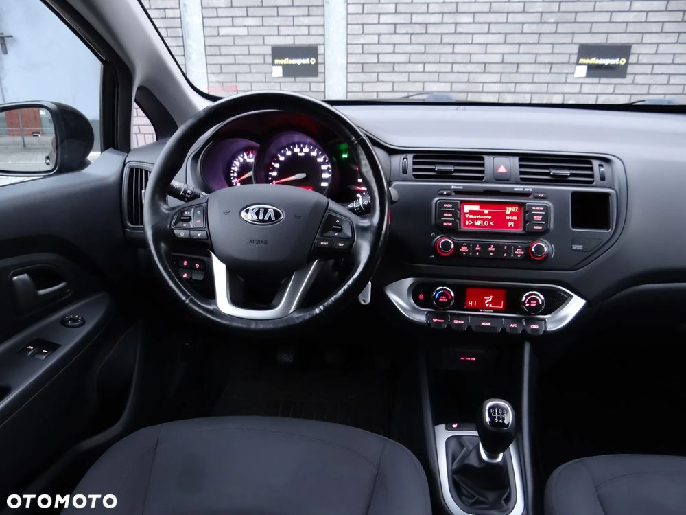 Kia Rio 1.4 Dream Team Edition - 26