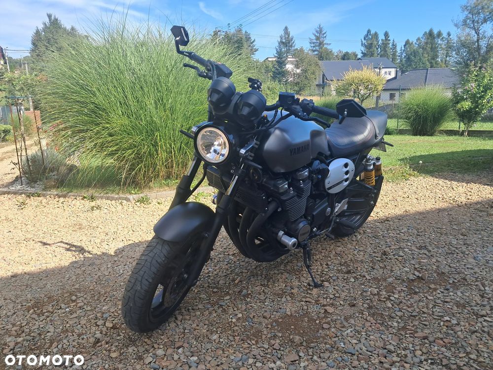 Yamaha XJR - 1