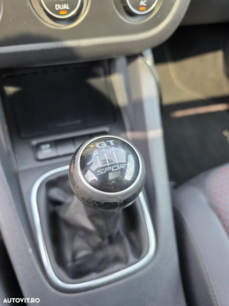 Volkswagen Golf - 18
