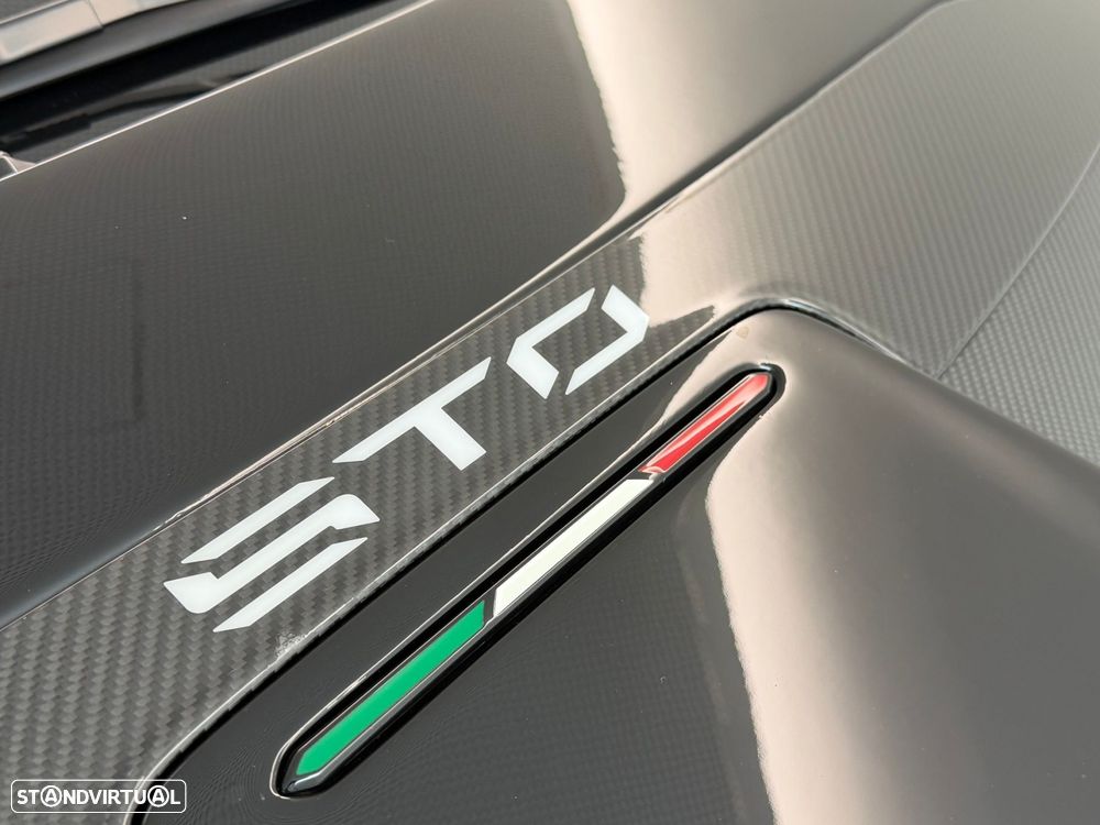 Lamborghini Huracán STO - 14