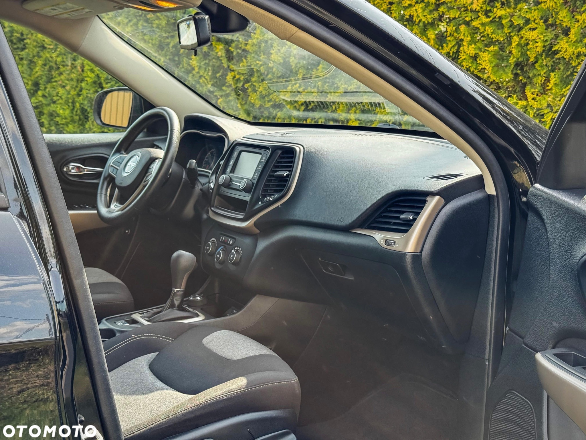 Jeep Cherokee - 12