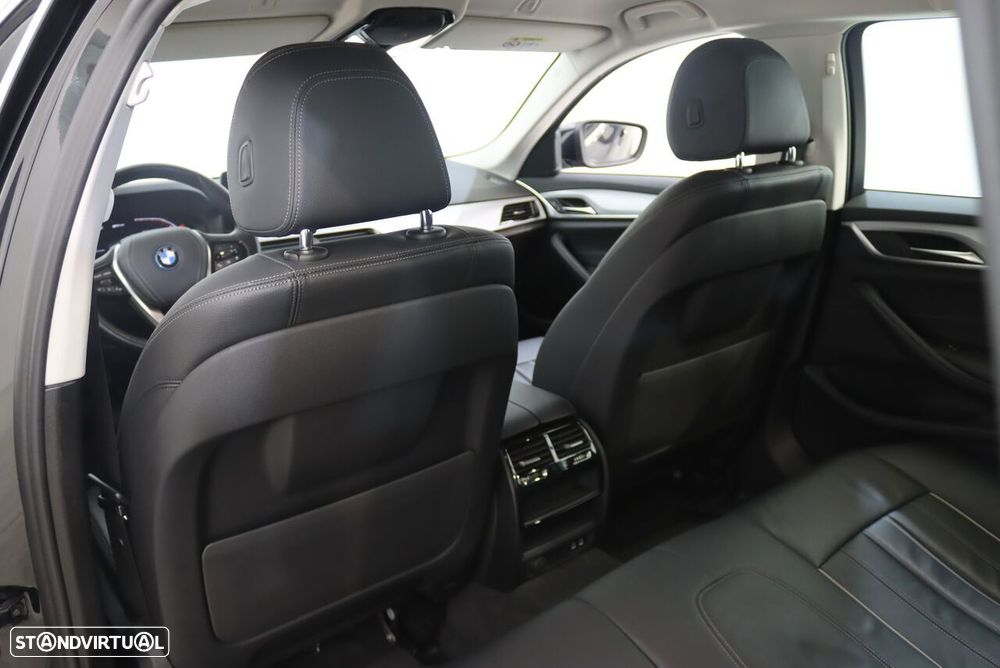 BMW 530 e Line Luxury - 14