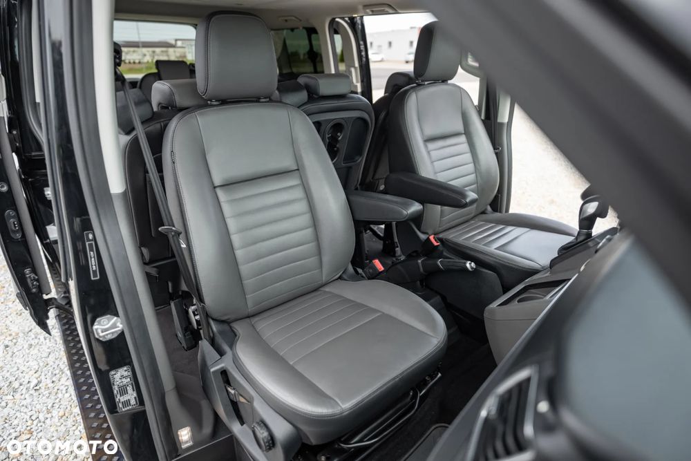 Ford Tourneo Custom - 36