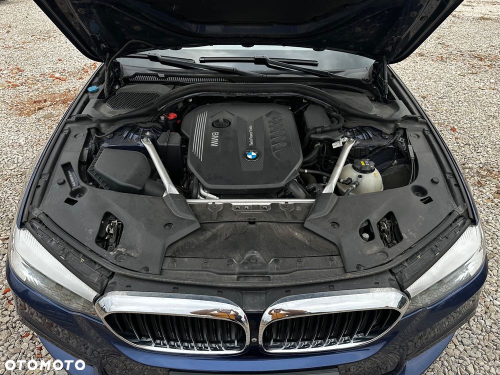 BMW Seria 5 530d xDrive Touring - 25