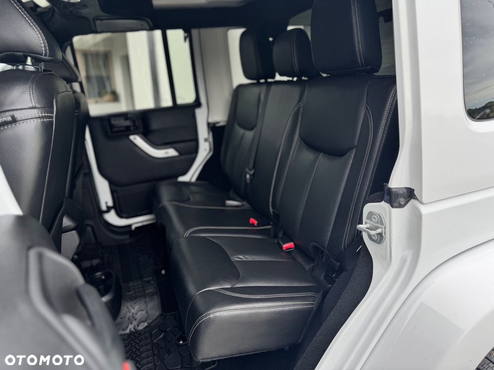 Jeep Wrangler Unlimited 2.8 CRD Automatik Sahara - 30