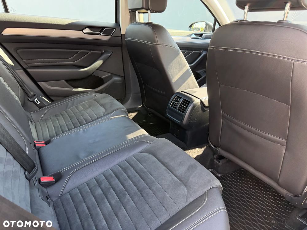 Volkswagen Passat 2.0 TDI EVO Elegance - 23