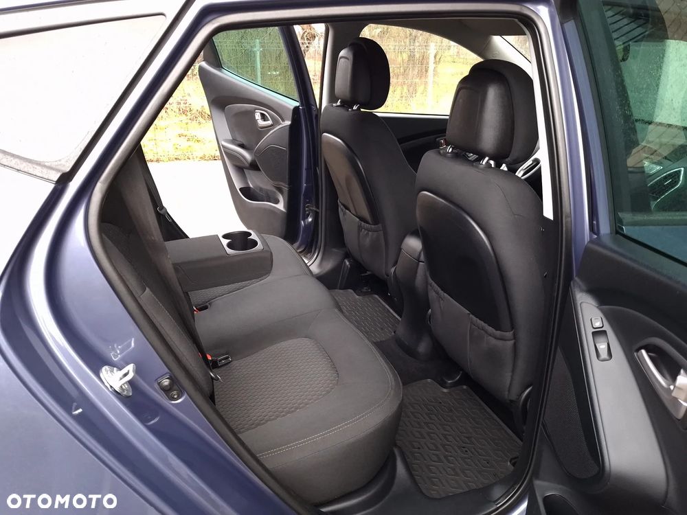 Hyundai ix35 1.7 CRDi 2WD blue Finale Gold - 13