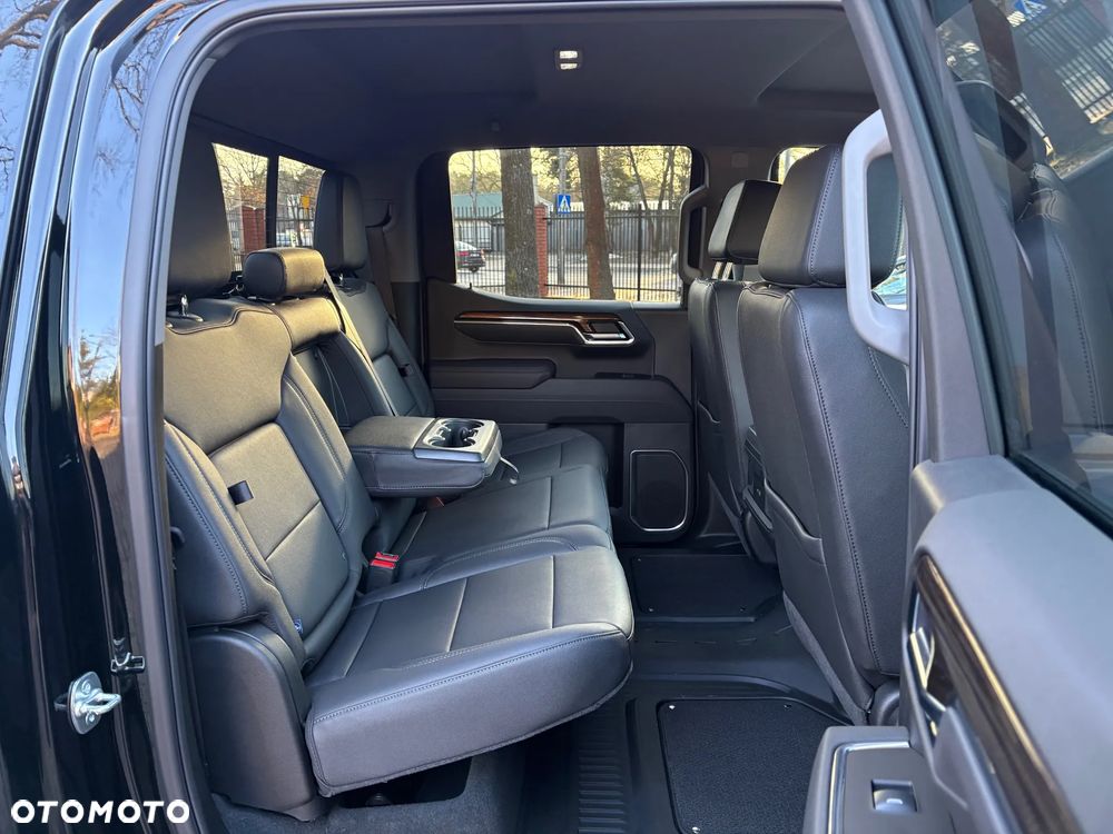 Chevrolet Silverado - 28