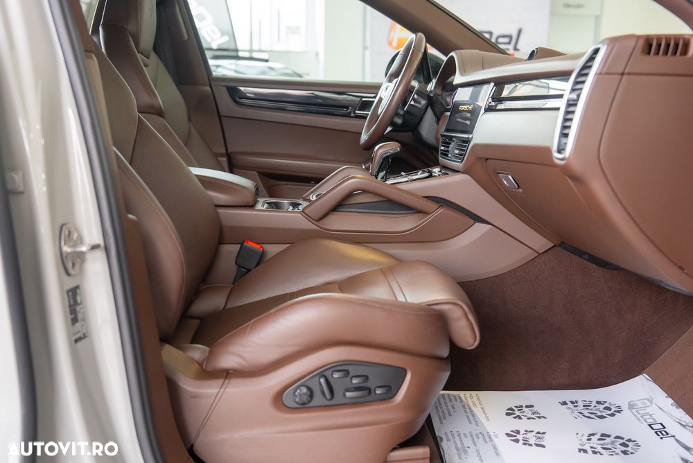 Porsche Cayenne Coupe E-Hybrid Tiptronic S - 20