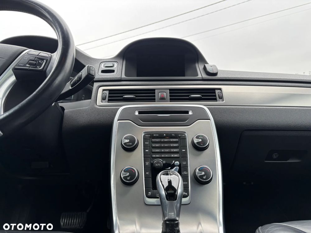 Volvo V70 D4 Geartronic Momentum - 25