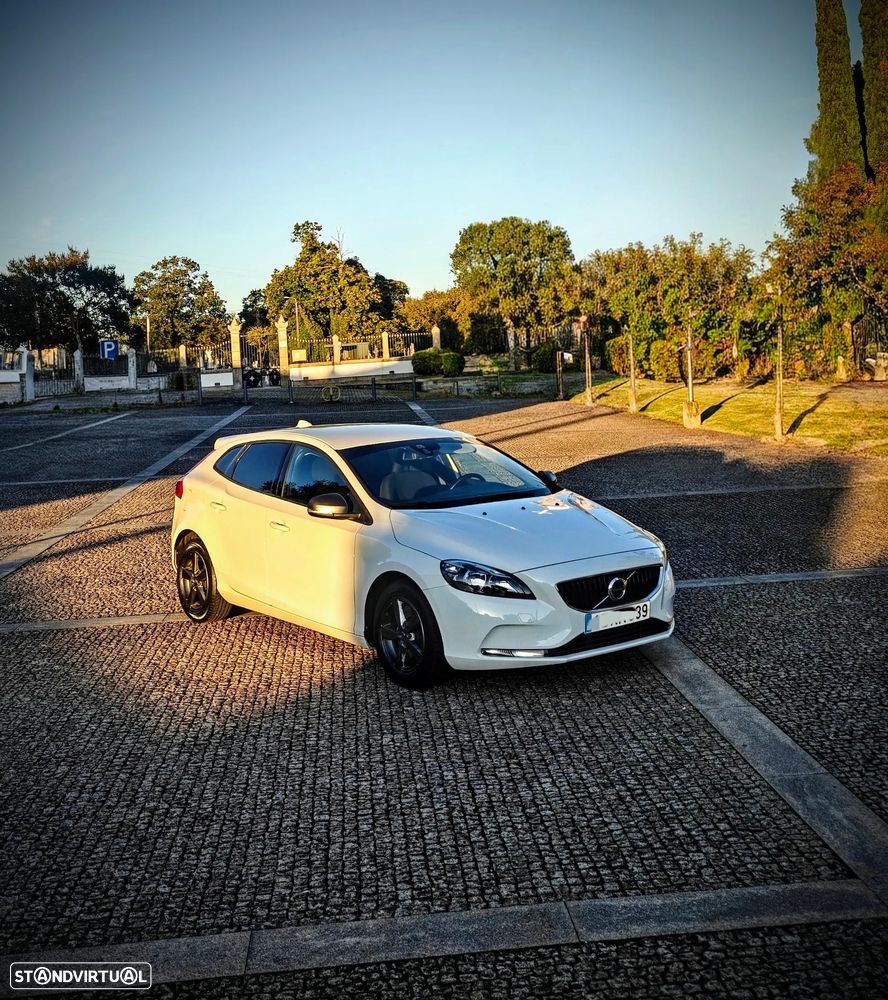 Volvo V40 D3 Momentum - 1
