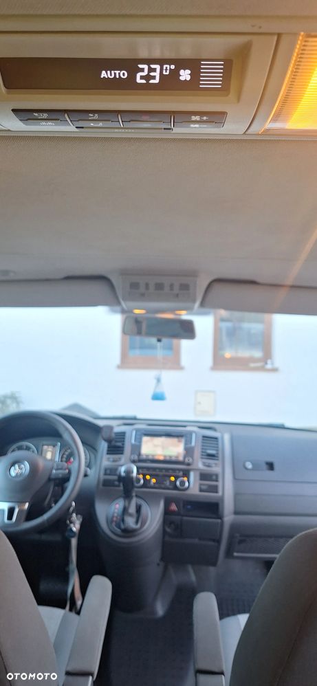 Volkswagen Caravelle - 12