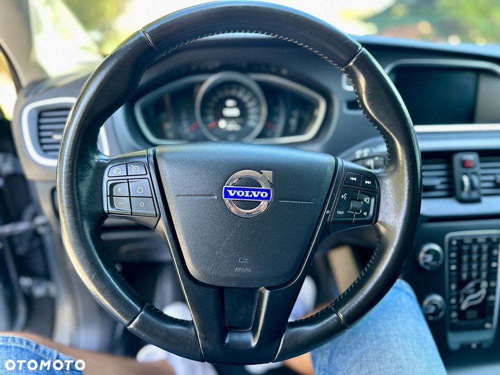 Volvo V40 D2 Momentum - 19