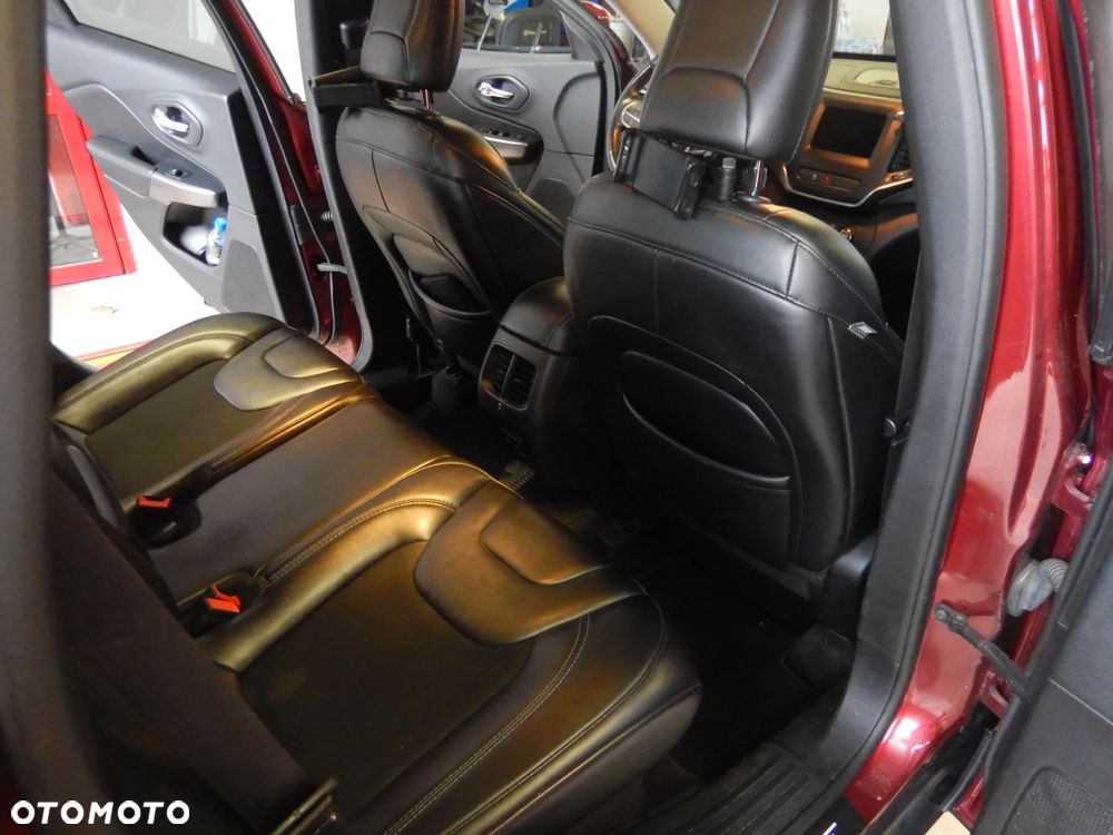 Jeep Cherokee - 14