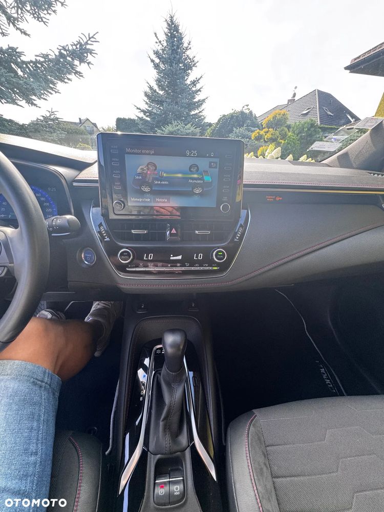 Toyota Corolla 1.8 Hybrid Selection - 12