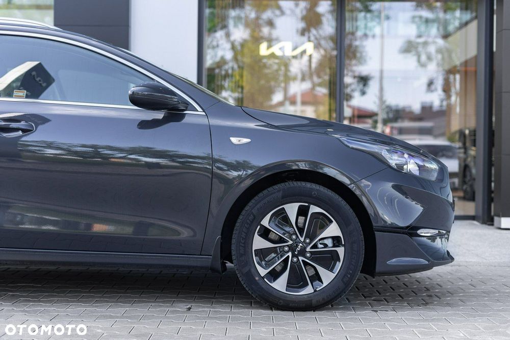 Kia Ceed - 8