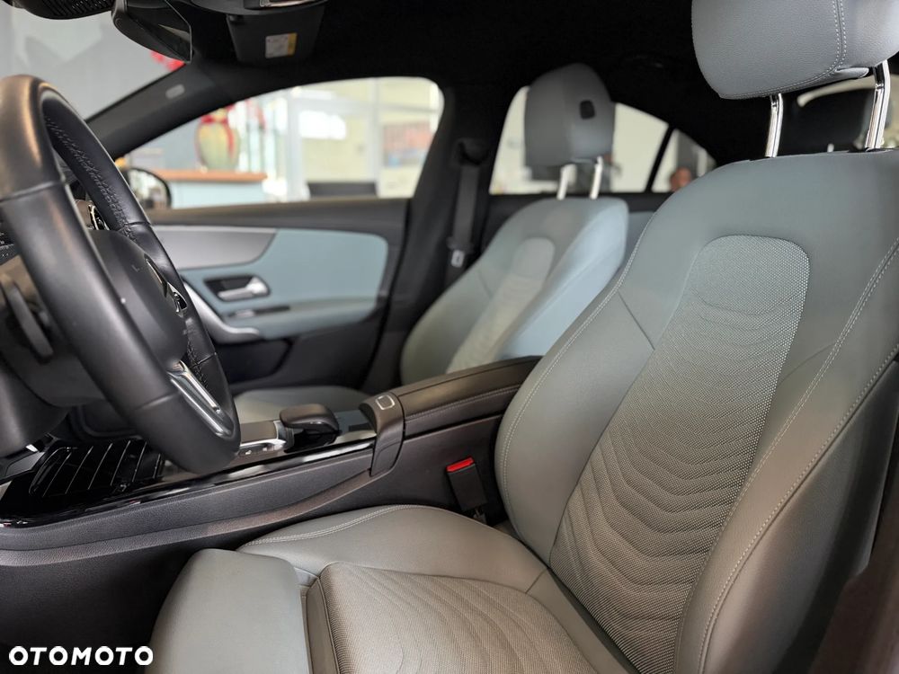 Mercedes-Benz CLA 180 Progressive 7G-DCT - 14