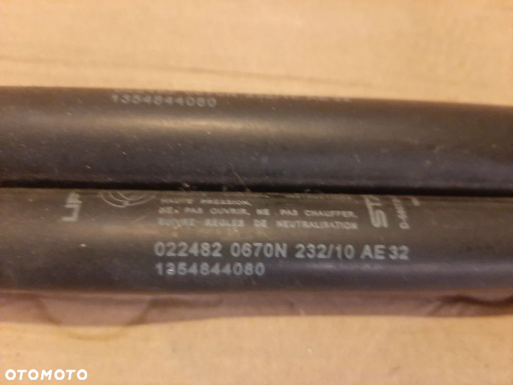 Siłowniki klapy bagażnika FIAT QUBO Fiorino Nemo 1354844080 kpl - 2