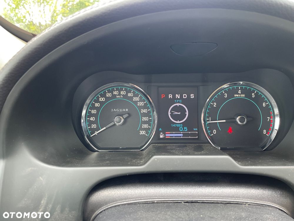 Jaguar XF 2.0 T Luxury - 14