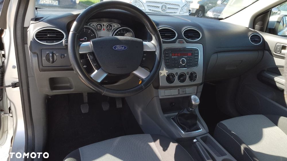 Ford Focus 1.6 Ambiente - 23