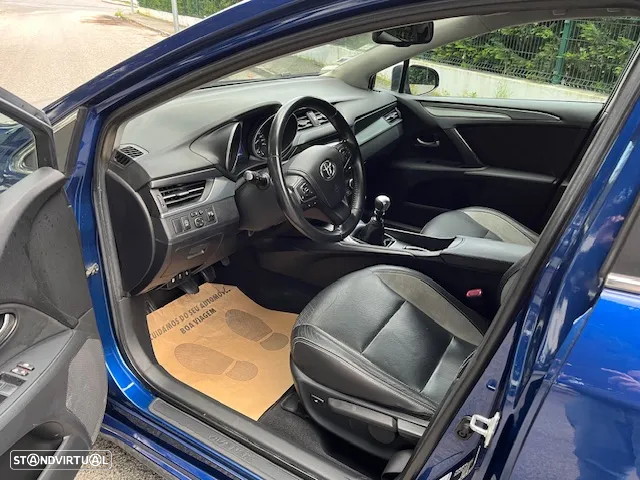 Toyota Avensis Touring Sports 1.6 D-4D Exclusive+GPS - 16