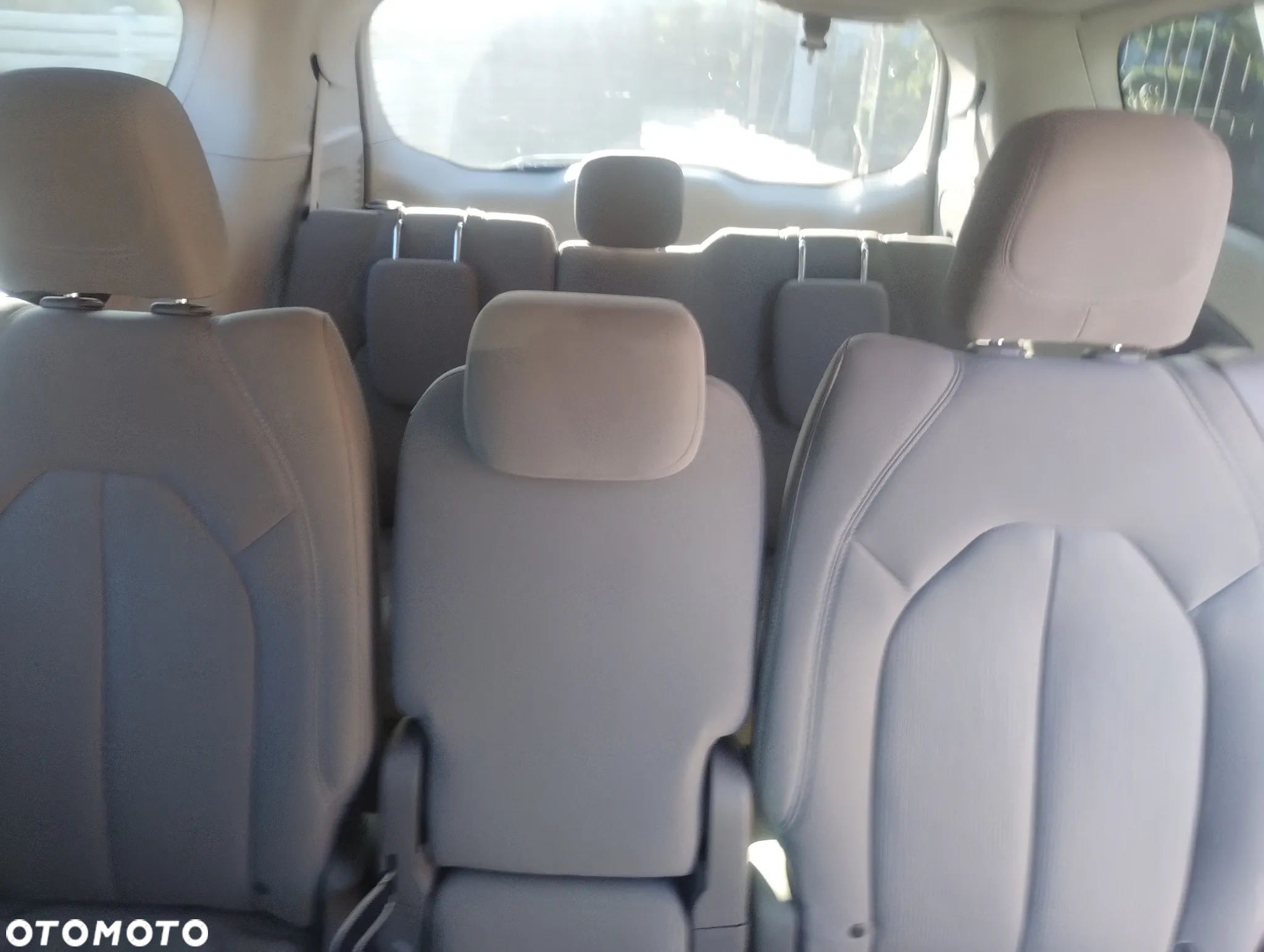 Chrysler Pacifica - 8