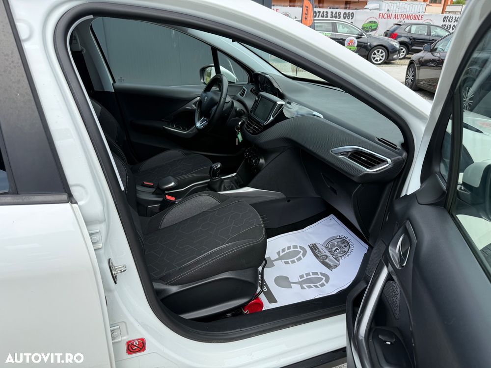 Peugeot 2008 PureTech 130 GPF Stop&Start Signature - 12