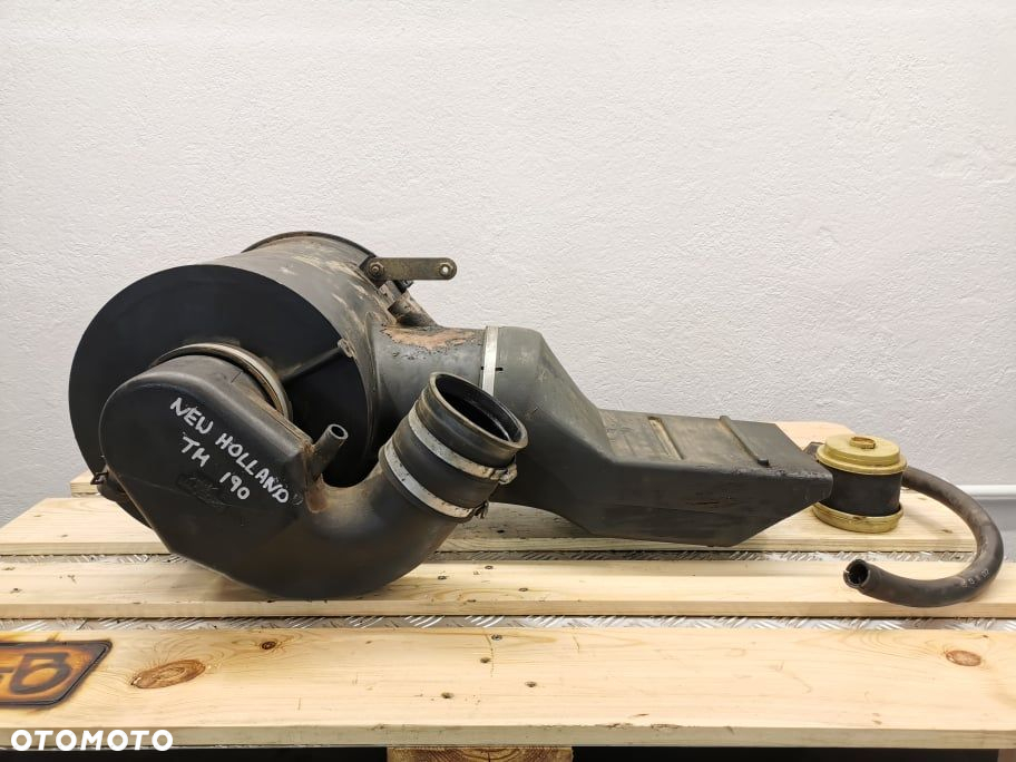 Obudowa filtra powietrza New Holland TM 190 - 4