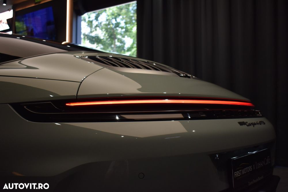 PORSCHE 911 2025 — imagine 35