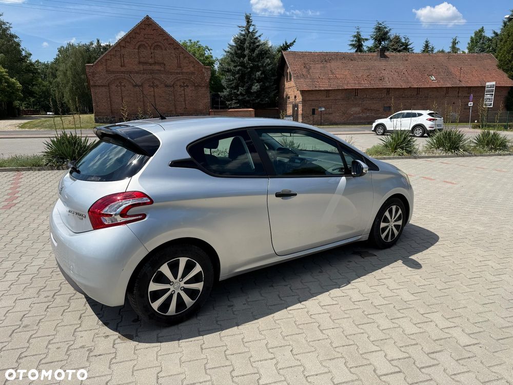 Peugeot 208 - 5
