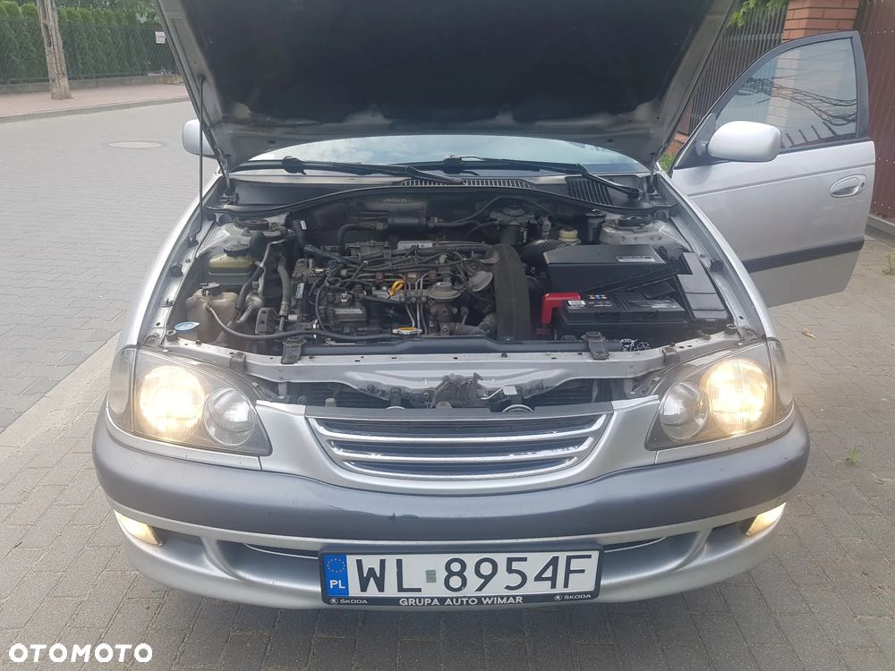 Toyota Avensis - 12