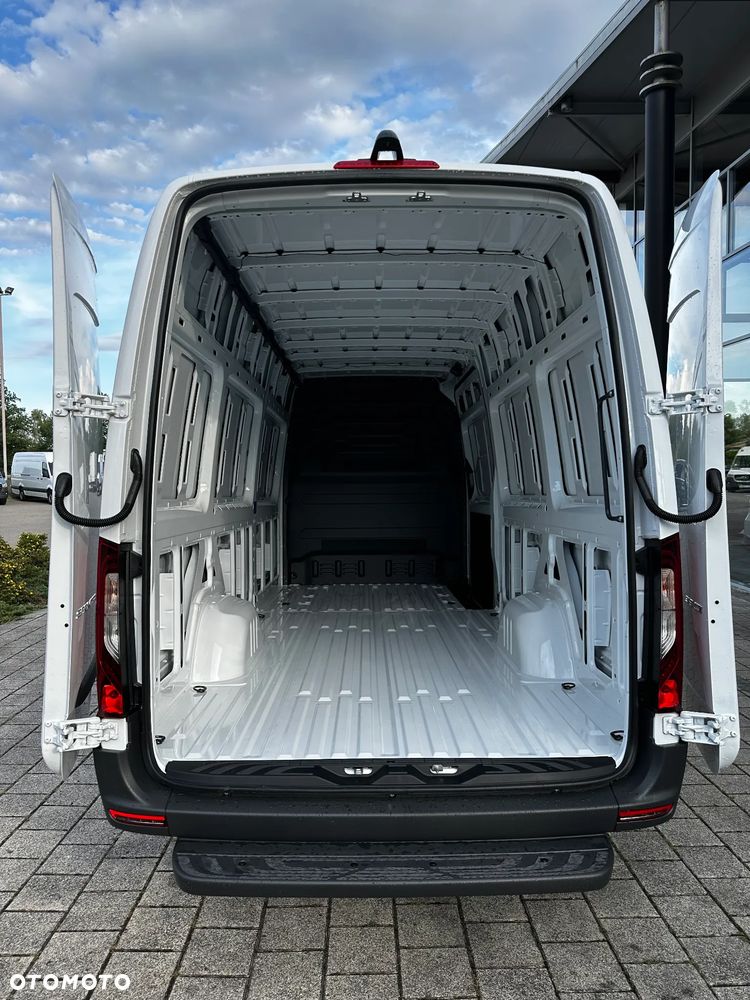 Mercedes-Benz Sprinter - 30