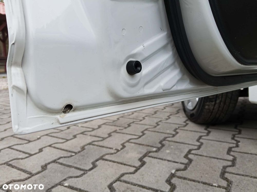 Suzuki Swift 1.3 Black and White - 31