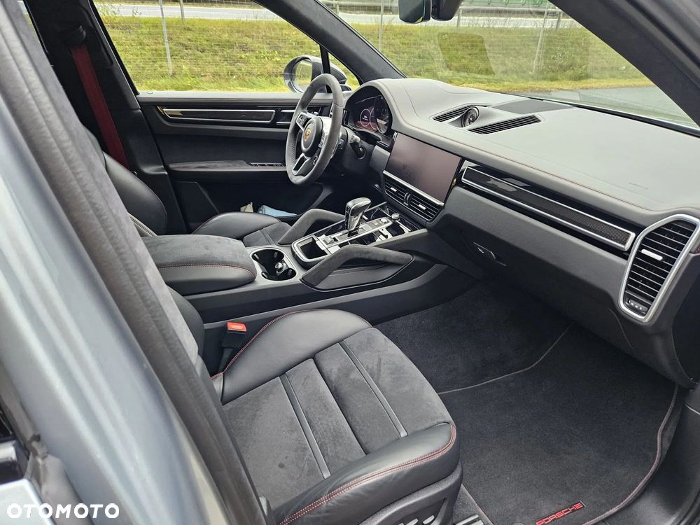 Porsche Cayenne - 8
